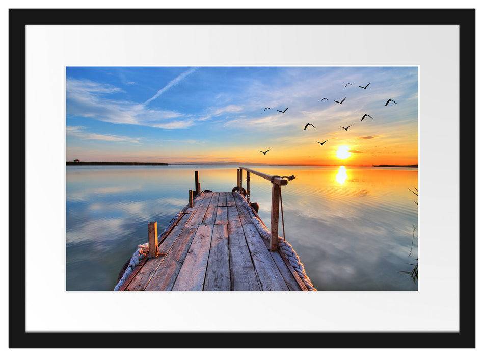 Pixxprint Steg mit Möwen bei Sonnenuntergang, im Galerie-Passepartout Bilderrahmen Kostenloser Versand