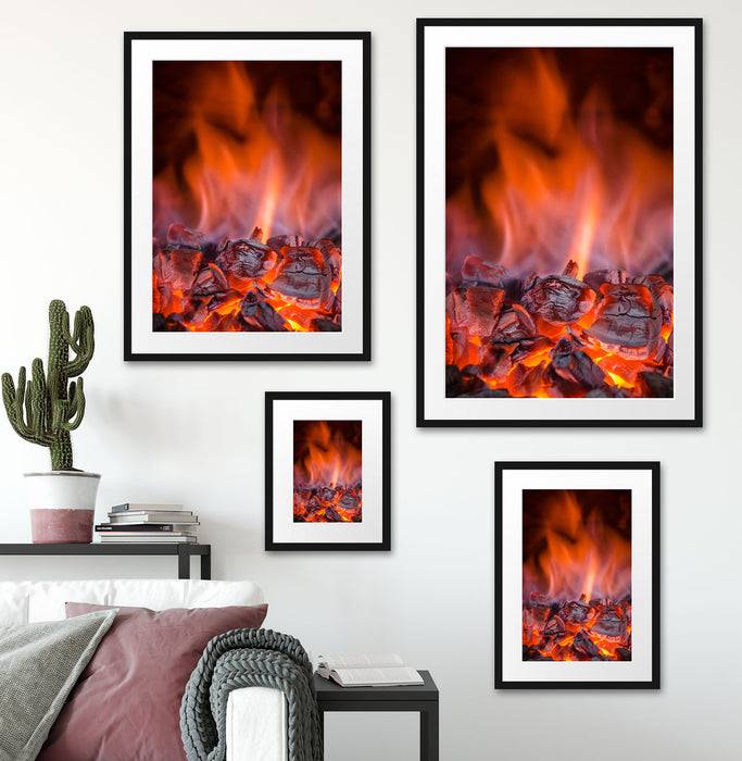 Pixxprint Loderndes Feuer, im Galerie-Passepartout Bilderrahmen Fabrik Onlineshop