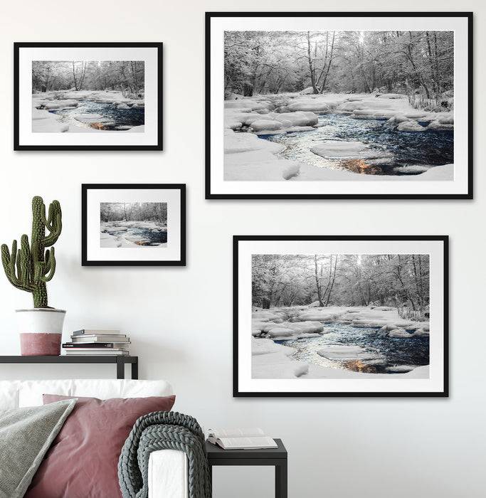 Pixxprint wunderschöner Bach im Winter, im Galerie-Passepartout Bilderrahmen Sonderangebot