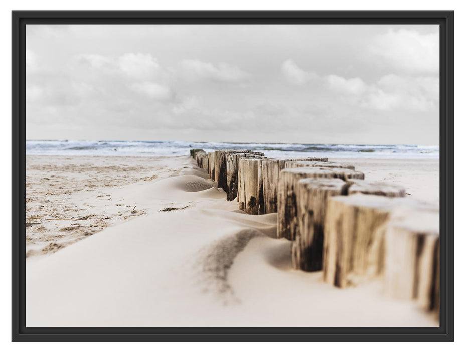 Pixxprint Nahaufnahme Steg aus Holzpföcken am Meer B&W Detail, im Schwebe-Effekt Bilderrahmen Jubiläumsangebot
