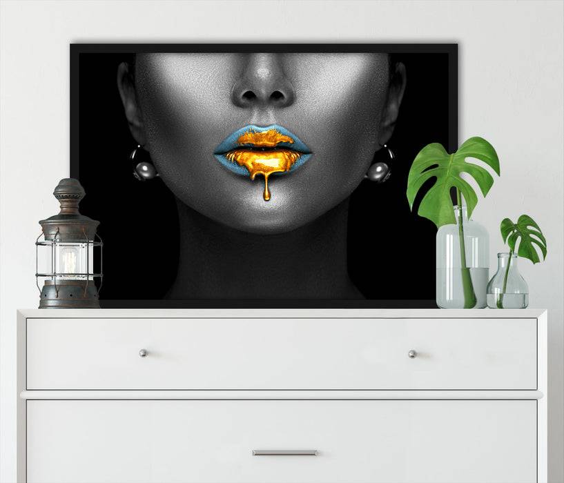 Pixxprint Frauenmund mit goldenem Gloss B&W Detail, Poster mit Bilderrahmen Zeitbegrenzte Promotion