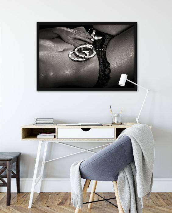 Pixxprint Sexy Frau Nahaufnahme Handschellen, Poster mit Bilderrahmen Nur noch ein Tag übrig