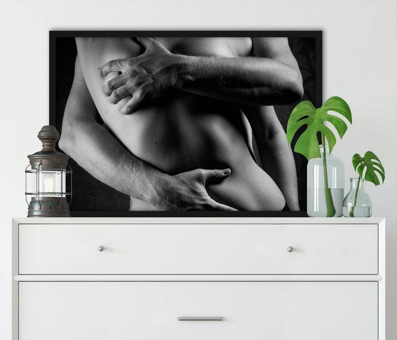 Pixxprint Sinnliche Umarmung von hinten nackt, Poster mit Bilderrahmen Riesige Rabatte