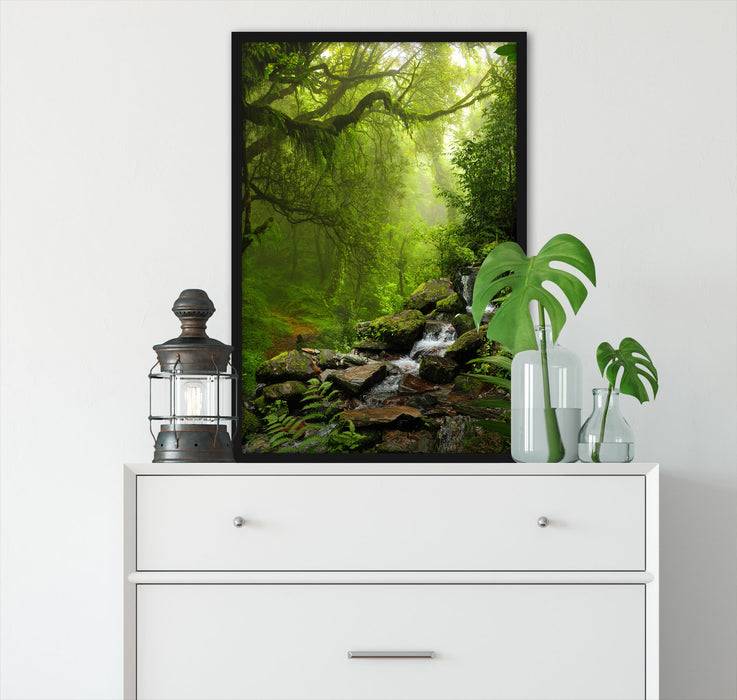 Pixxprint Kleinder Wasserfall im Dschungel, Poster mit Bilderrahmen Begrenzt auf 3 Tage