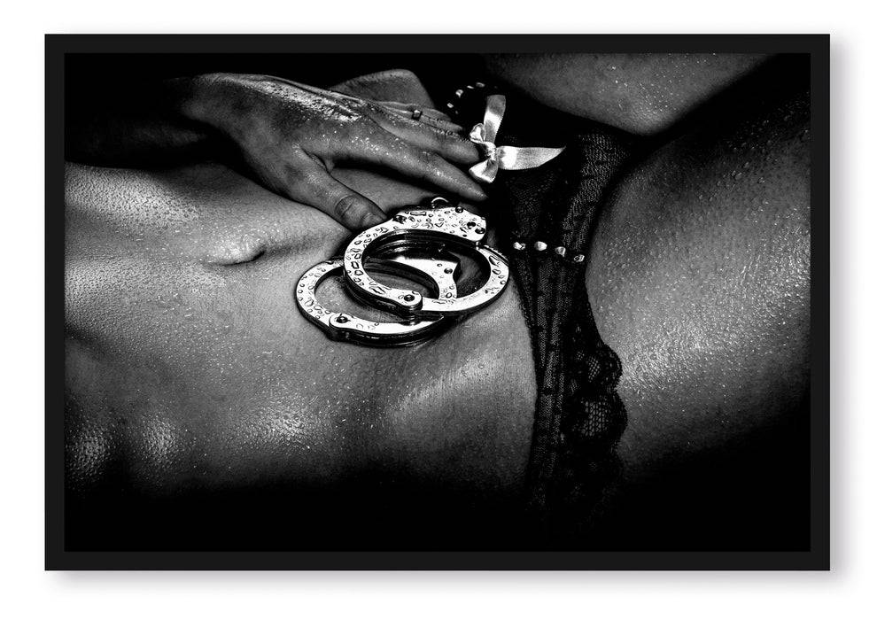 Pixxprint Sexy Frau Nahaufnahme Handschellen, Monochrome, Poster mit Bilderrahmen