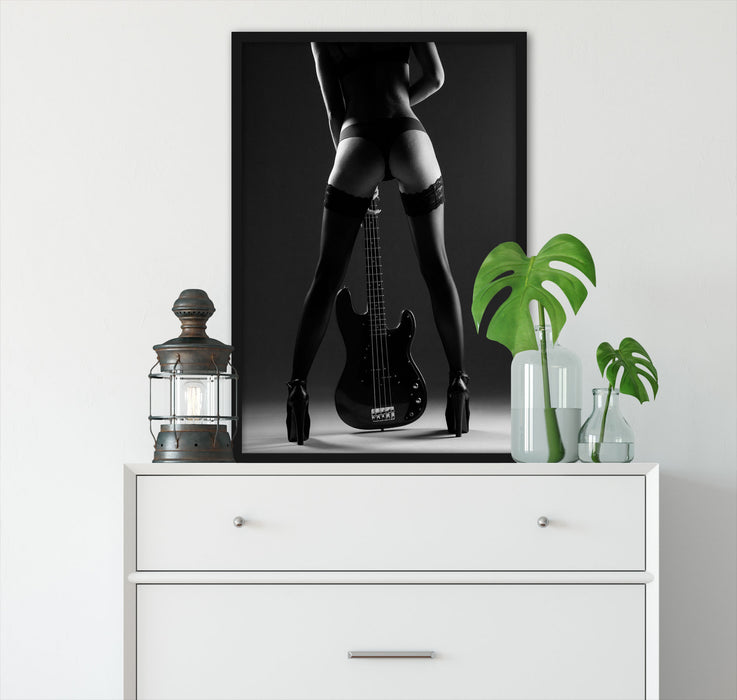 Pixxprint Frau in Spitzenstrümpfen mit Gitarre, Monochrome, Poster mit Bilderrahmen Verkauf
