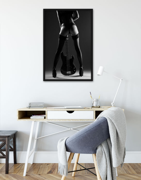 Pixxprint Frau in Spitzenstrümpfen mit Gitarre, Monochrome, Poster mit Bilderrahmen Verkauf