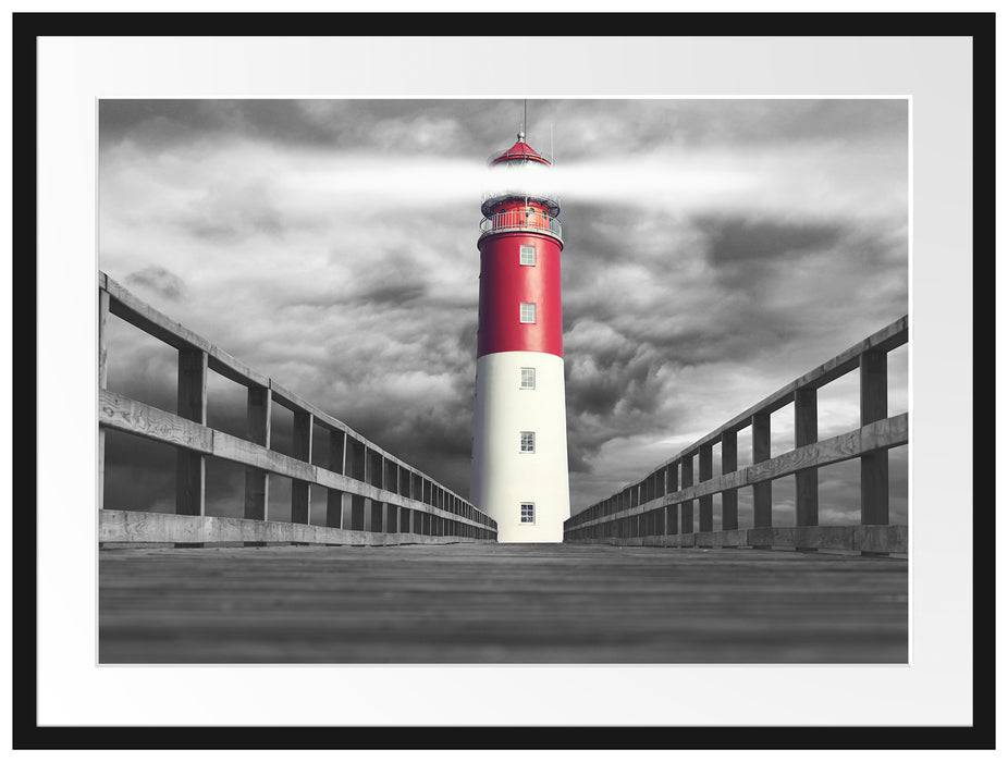 Pixxprint Leuchtturm am Ende eines Stegs B&W Detail, im Galerie-Passepartout Bilderrahmen Bestseller
