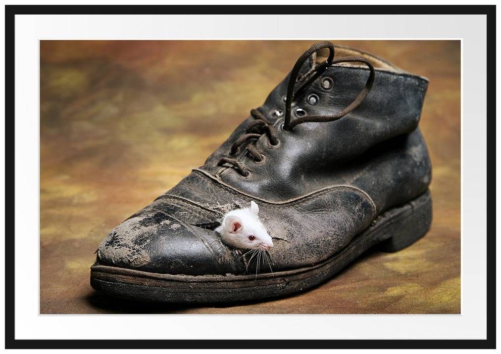 Pixxprint Maus in schwarzem Schuh, im Galerie-Passepartout Bilderrahmen