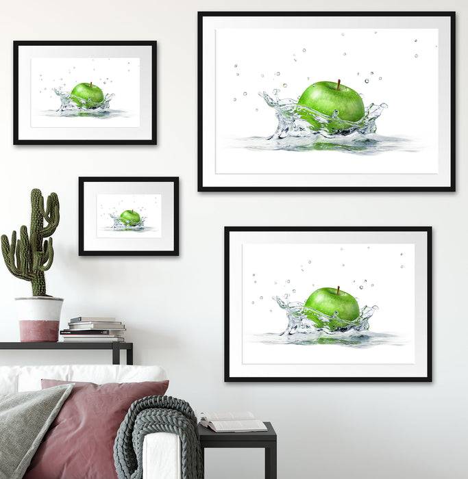 Pixxprint Grüner Apfel fällt in Wasser, im Galerie-Passepartout Bilderrahmen Sonderangebote