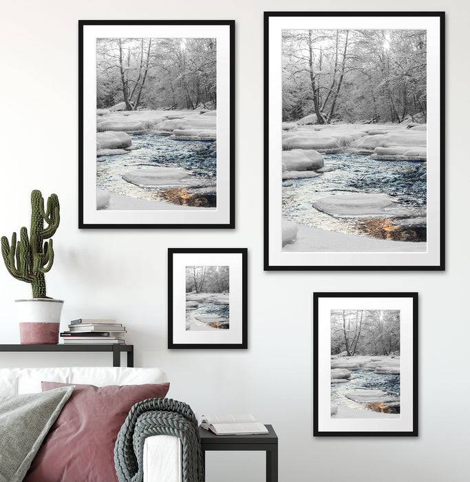 Pixxprint wunderschöner Bach im Winter, im Galerie-Passepartout Bilderrahmen Zeitbegrenzte Promotion