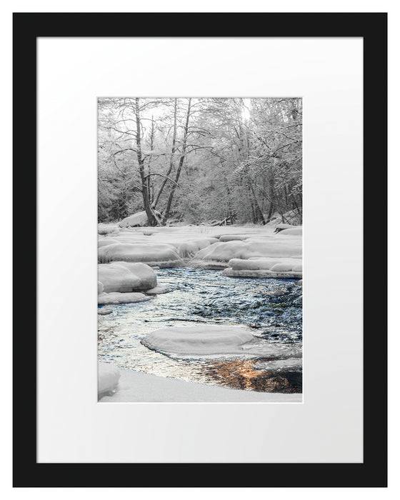 Pixxprint wunderschöner Bach im Winter, im Galerie-Passepartout Bilderrahmen Zeitbegrenzte Promotion