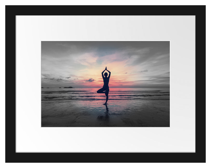 Pixxprint Yoga am Strand, im Galerie-Passepartout Bilderrahmen Nur für heute