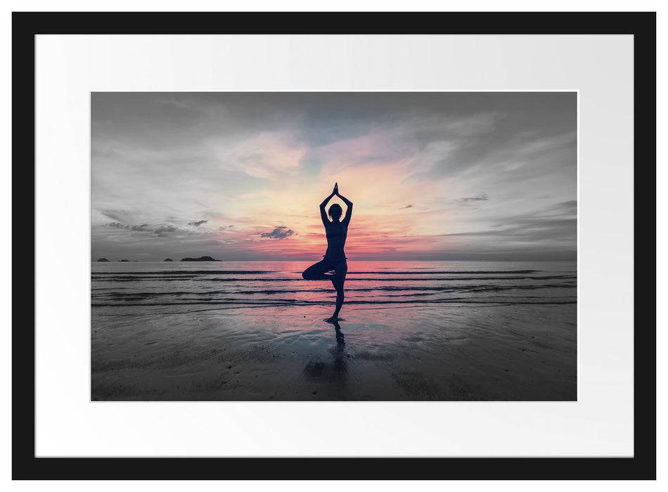 Pixxprint Yoga am Strand, im Galerie-Passepartout Bilderrahmen Nur für heute