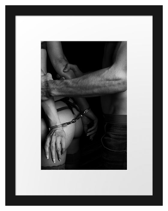 Pixxprint Sexy Frau in Handschellen, im Galerie-Passepartout Bilderrahmen Discount Store für neue Produkte