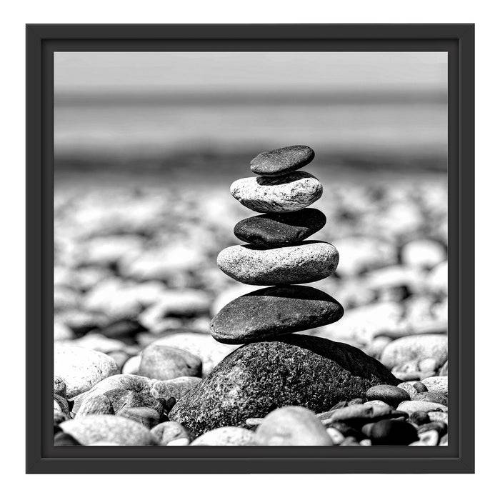 Pixxprint Steinpyramide am Kiesstrand, Monochrome, im Schwebe-Effekt Bilderrahmen Exklusivangebot