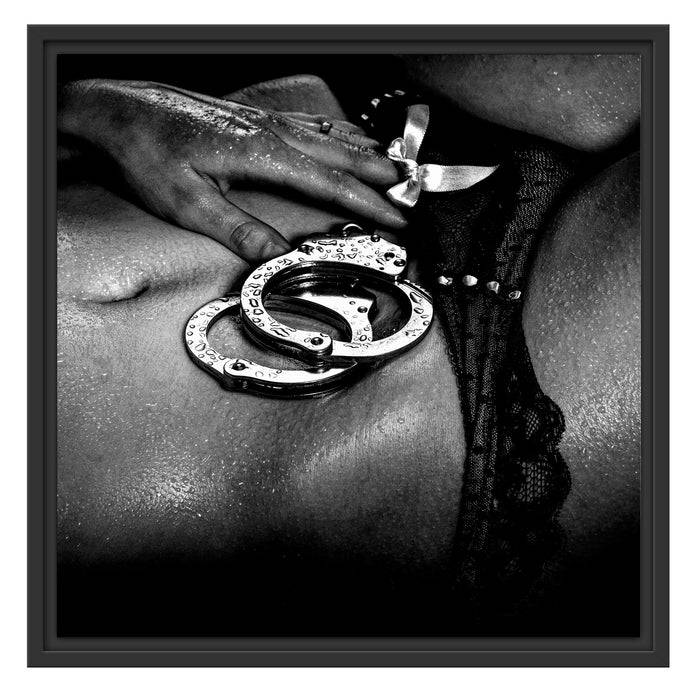 Pixxprint Sexy Frau Nahaufnahme Handschellen, Monochrome, im Schwebe-Effekt Bilderrahmen Cyber Monday