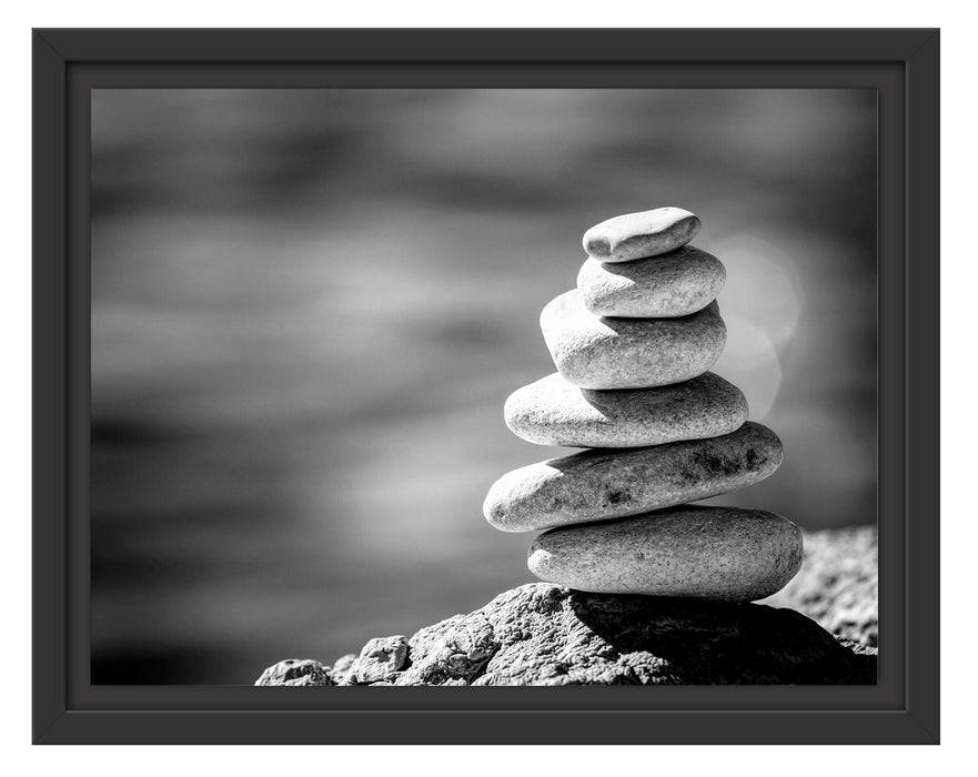 Pixxprint Steinpyramide am Strand, Monochrome, im Schwebe-Effekt Bilderrahmen Vatertagsangebot