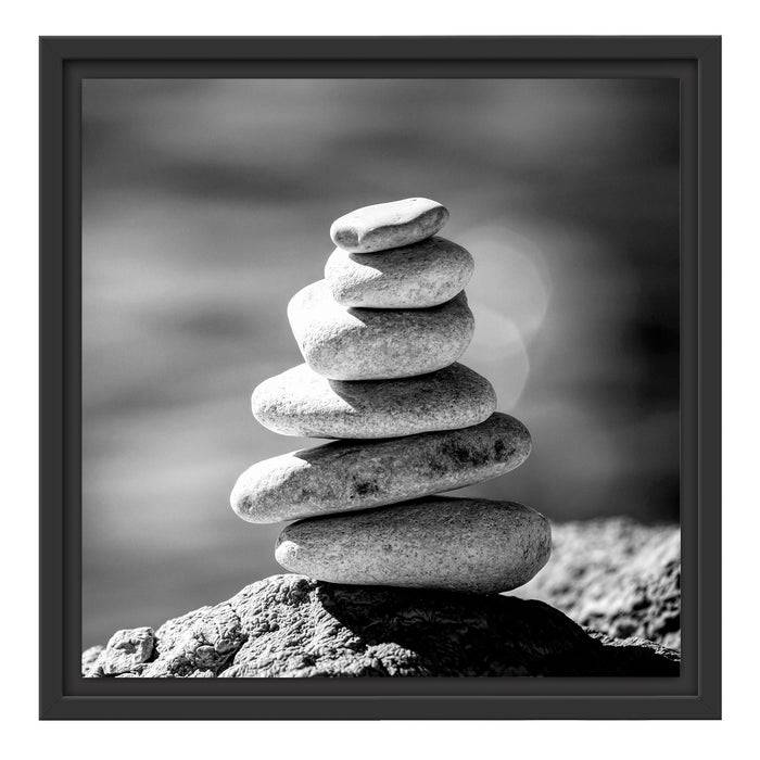 Pixxprint Steinpyramide am Strand, Monochrome, im Schwebe-Effekt Bilderrahmen Vatertagsangebot