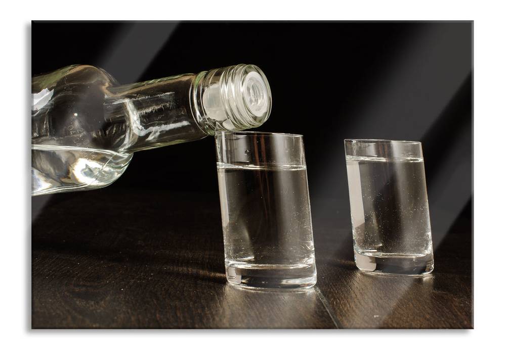 Pixxprint Vodka wird eingeschenkt, Glasbild Preisnachlass