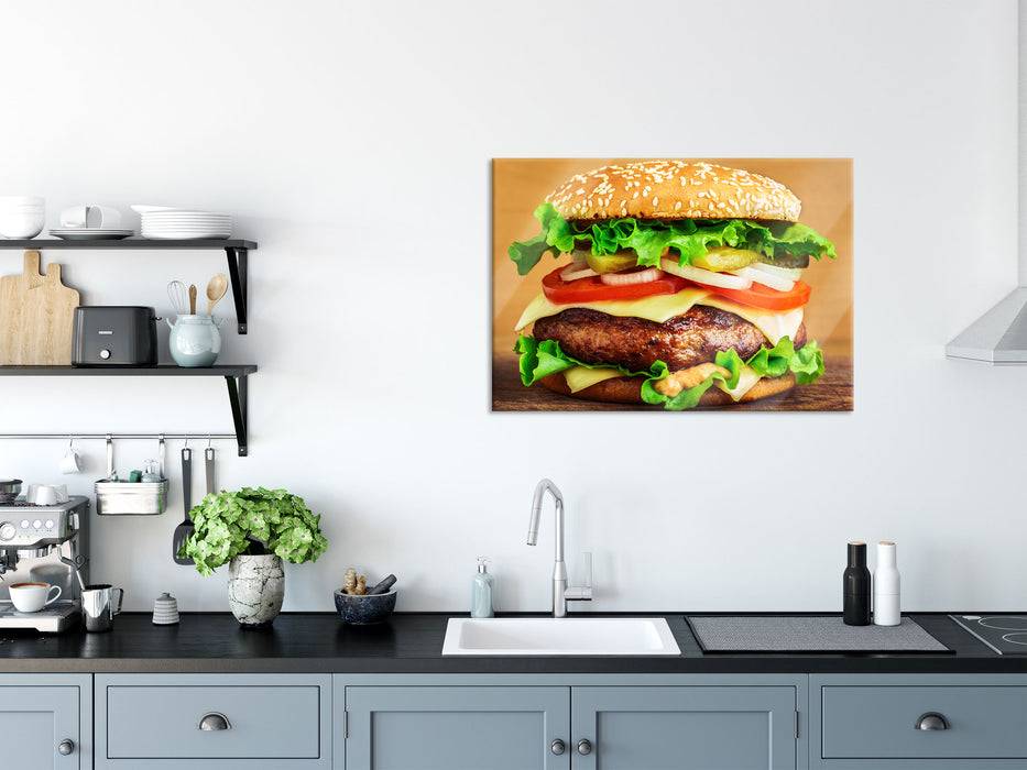 Pixxprint Köstlicher Burger auf Holztisch, Glasbild Weihnachtsangebot