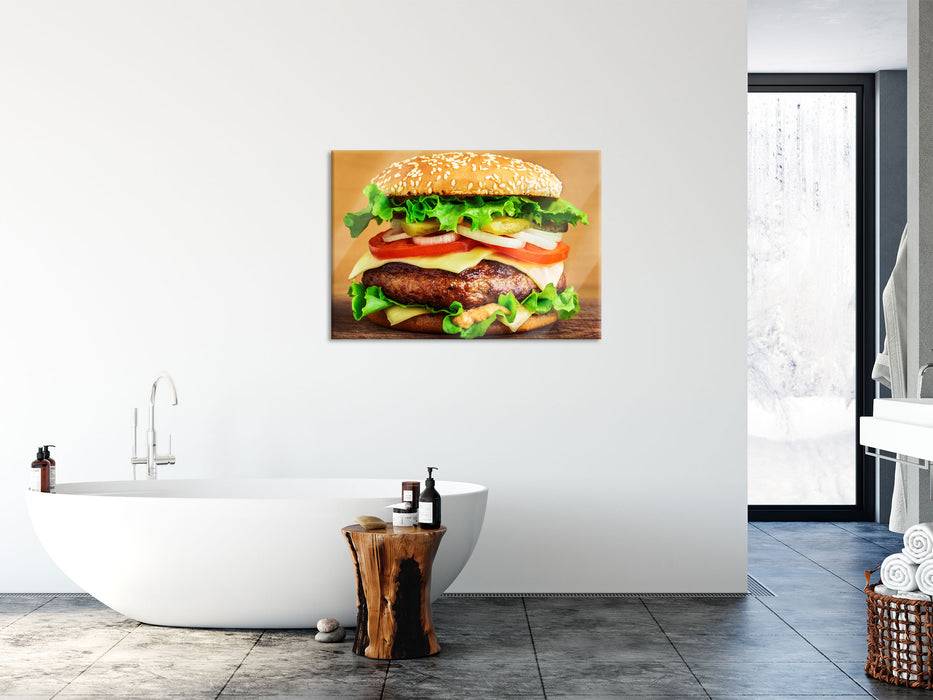 Pixxprint Köstlicher Burger auf Holztisch, Glasbild Weihnachtsangebot