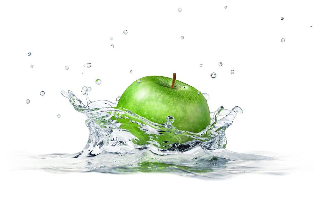 Pixxprint Grüner Apfel fällt in Wasser, Glasbild Vatertagsangebot