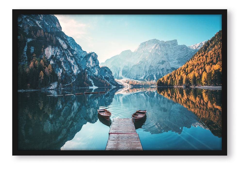 Pixxprint Boote am Steg des Pragser Wildsee, Poster mit Bilderrahmen Bestseller