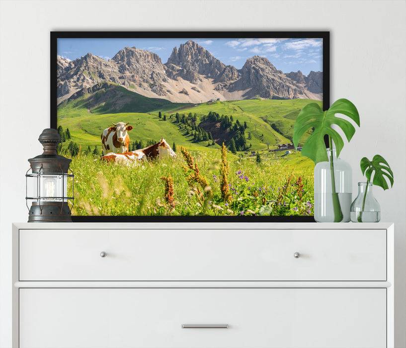 Pixxprint Alpenszene mit Kühen auf grüner Wiese, Poster mit Bilderrahmen Kauf eins, bekomm eins gratis