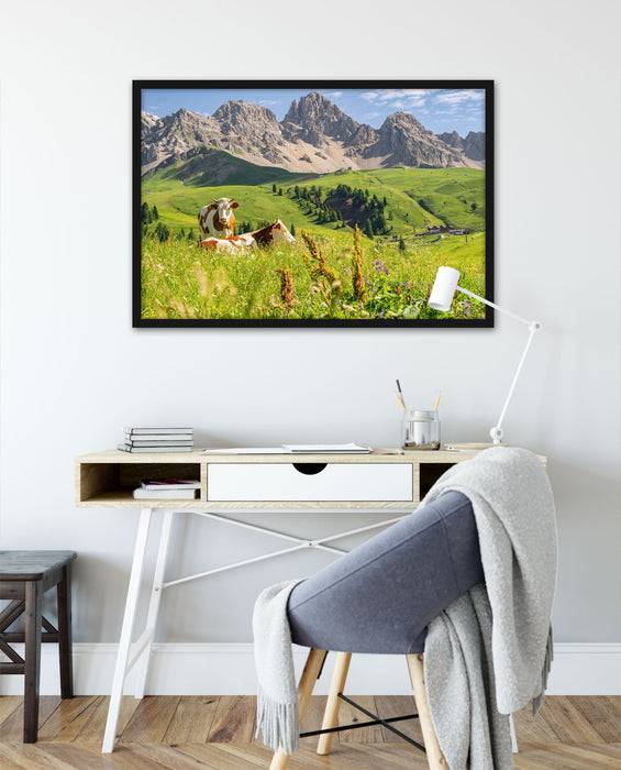 Pixxprint Alpenszene mit Kühen auf grüner Wiese, Poster mit Bilderrahmen Kauf eins, bekomm eins gratis