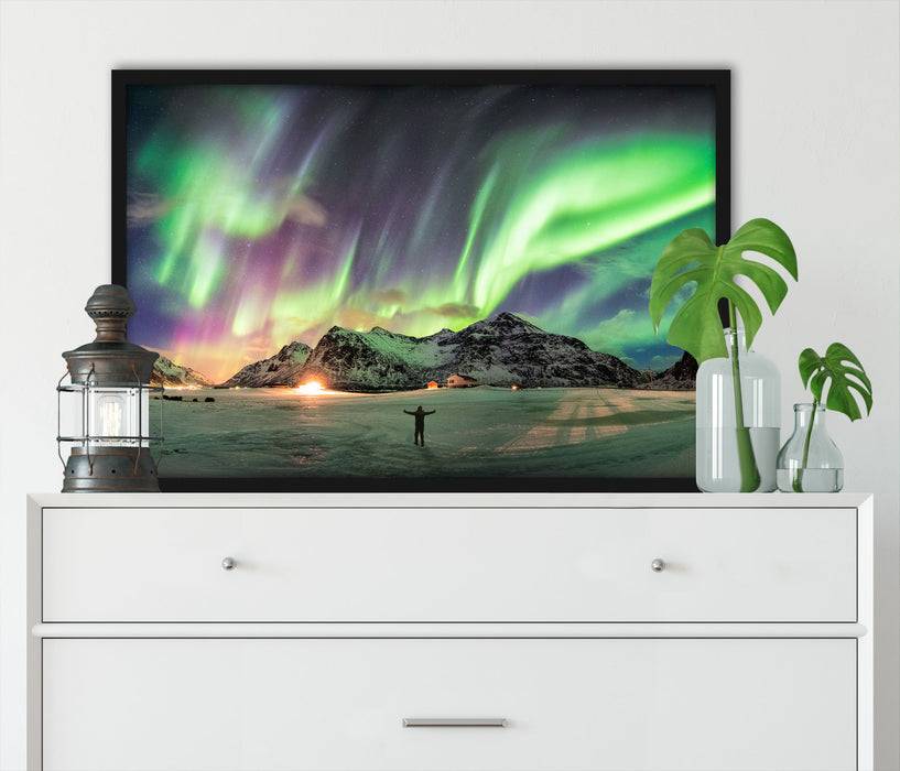 Pixxprint Polarlichter über den Bergen bei Nacht, Poster mit Bilderrahmen Letzte 3 Tage