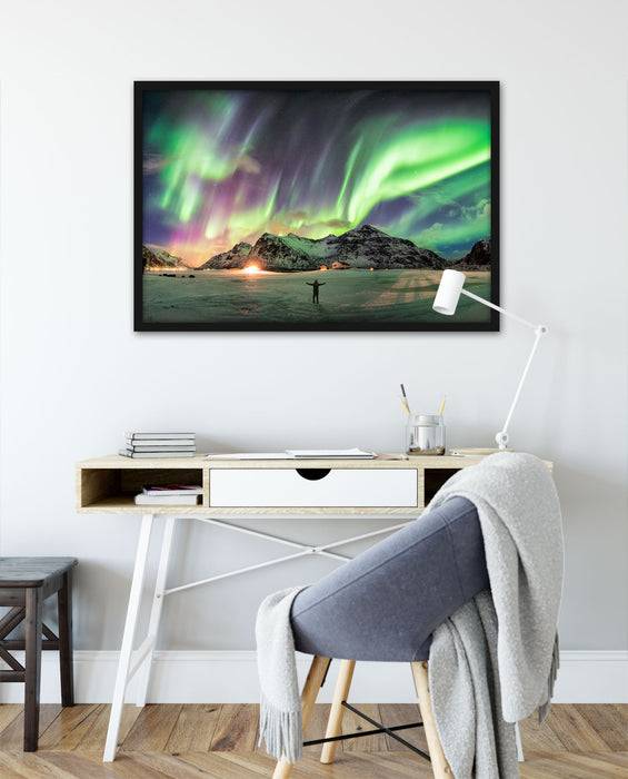 Pixxprint Polarlichter über den Bergen bei Nacht, Poster mit Bilderrahmen Letzte 3 Tage