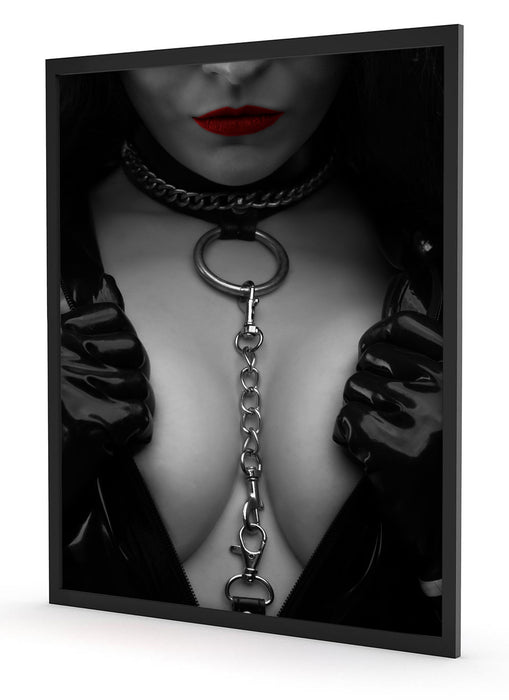Pixxprint Strenge Domina rote Lippen mit Halsband, Poster mit Bilderrahmen Sonderangebot der Fabrik