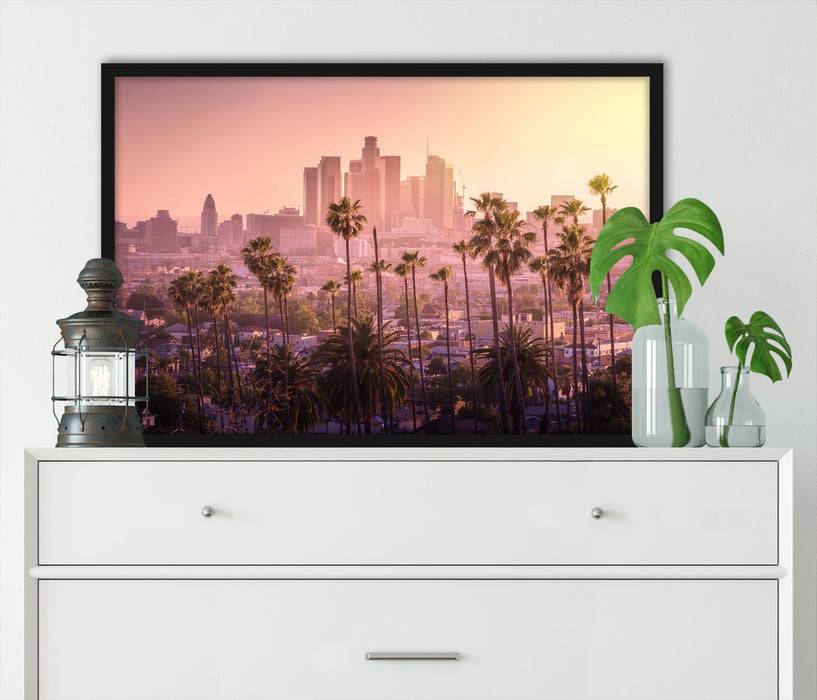 Pixxprint Palmen vor Skyline von Los Angeles, Poster mit Bilderrahmen Vierteljährliche Förderung