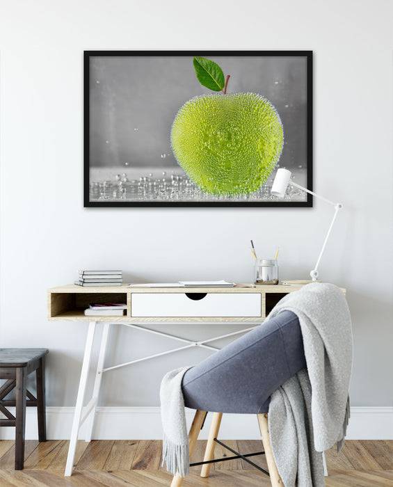 Pixxprint Grüner leckerer Apfel im Wasser, Poster mit Bilderrahmen Kauf eins, bekomm eins gratis