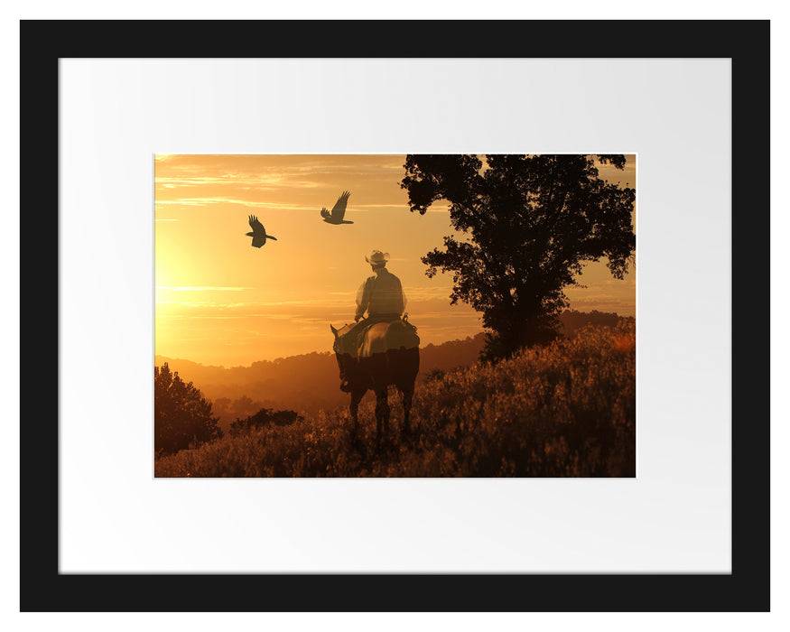 Pixxprint Ein Cowboy im Sonnenuntergang, im Galerie-Passepartout Bilderrahmen Letzter Tag