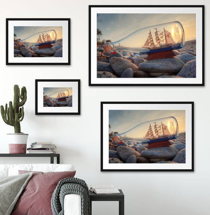 Pixxprint Flasche mit Schiff, im Galerie-Passepartout Bilderrahmen Riesige Rabatte