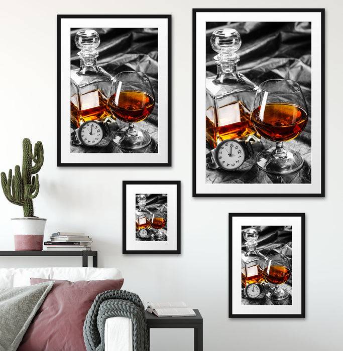 Pixxprint Man Things mit Whiskey und Uhr, im Galerie-Passepartout Bilderrahmen Jubiläumsangebot