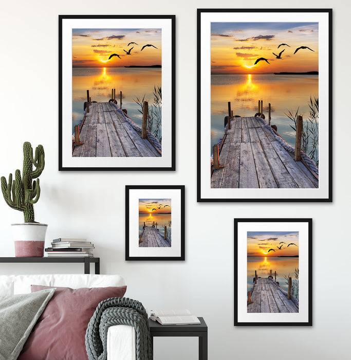 Pixxprint Steg bei Sonnenuntergang, im Galerie-Passepartout Bilderrahmen Online Outlet