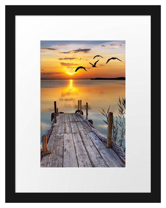 Pixxprint Steg bei Sonnenuntergang, im Galerie-Passepartout Bilderrahmen Online Outlet