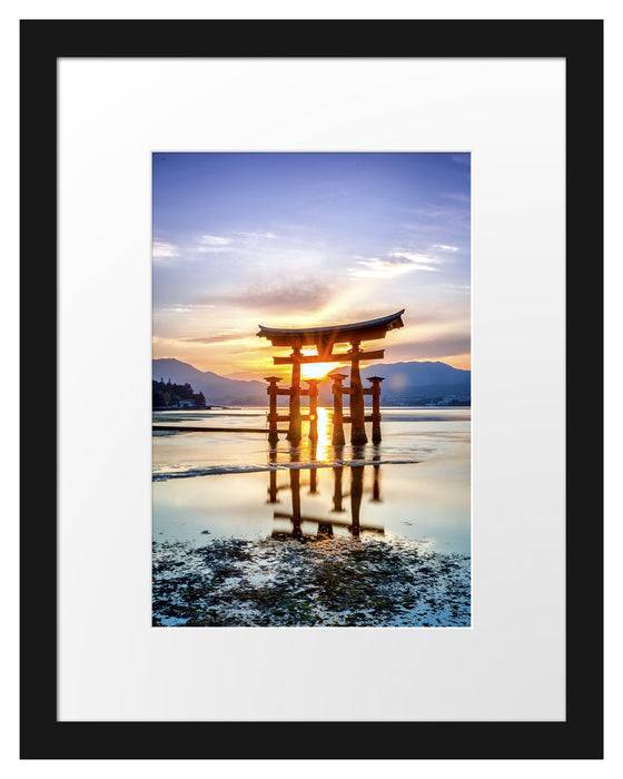 Pixxprint Torii Gate in Miyajima Japan, im Galerie-Passepartout Bilderrahmen Zeitlich begrenztes Angebot