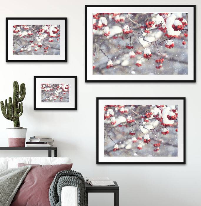 Pixxprint Vogelbeeren mit Schnee bedeckt, im Galerie-Passepartout Bilderrahmen Tägliche Deals
