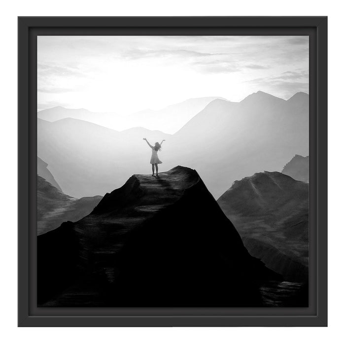 Pixxprint Einsame Frau auf Felszug Anbetung, Monochrome, im Schwebe-Effekt Bilderrahmen Neueste Stile