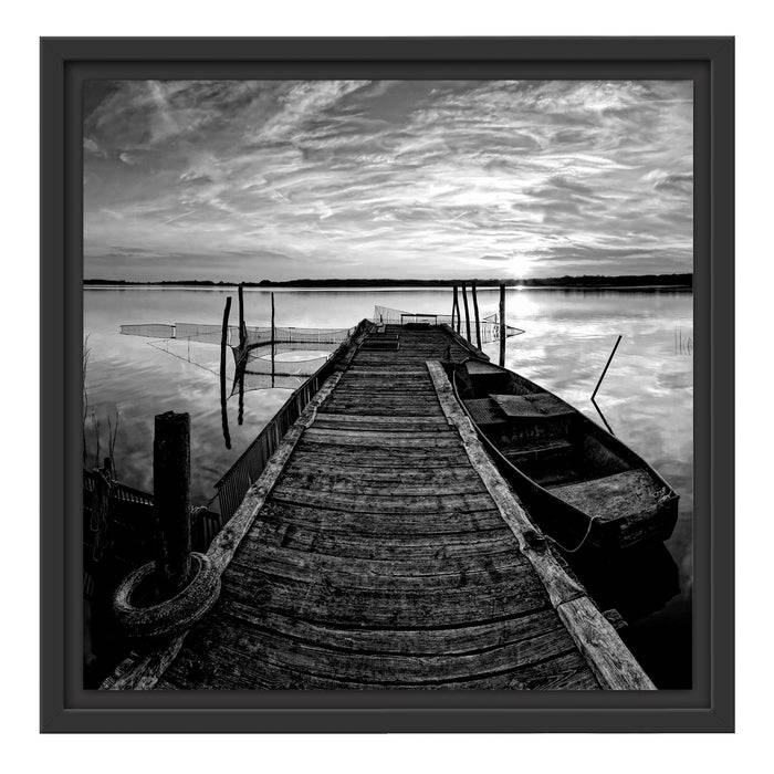 Pixxprint Weitwinkel Holzsteg im Sonnenuntergang, Monochrome, im Schwebe-Effekt Bilderrahmen Riesige Rabatte