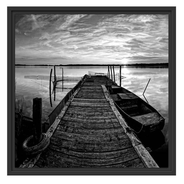 Pixxprint Weitwinkel Holzsteg im Sonnenuntergang, Monochrome, im Schwebe-Effekt Bilderrahmen Riesige Rabatte