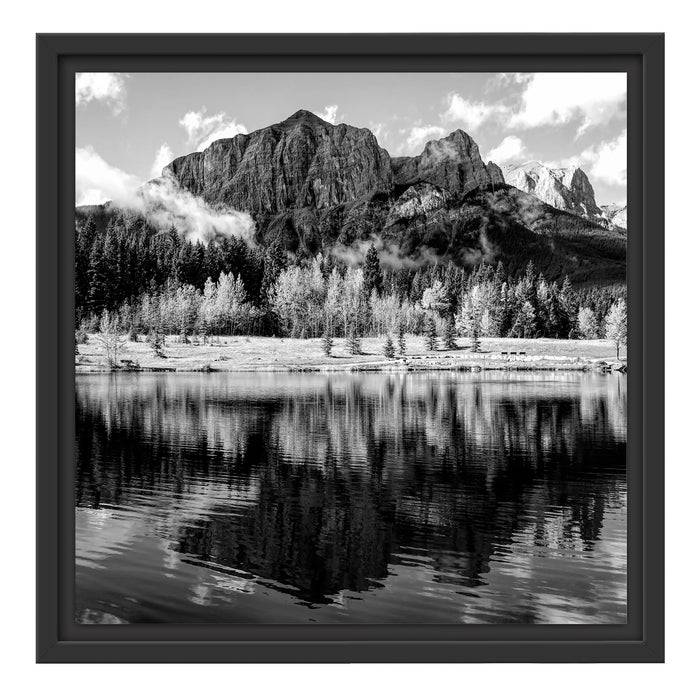 Pixxprint Kanadischer Herbstwald und Berge am See, Monochrome, im Schwebe-Effekt Bilderrahmen Verkauf