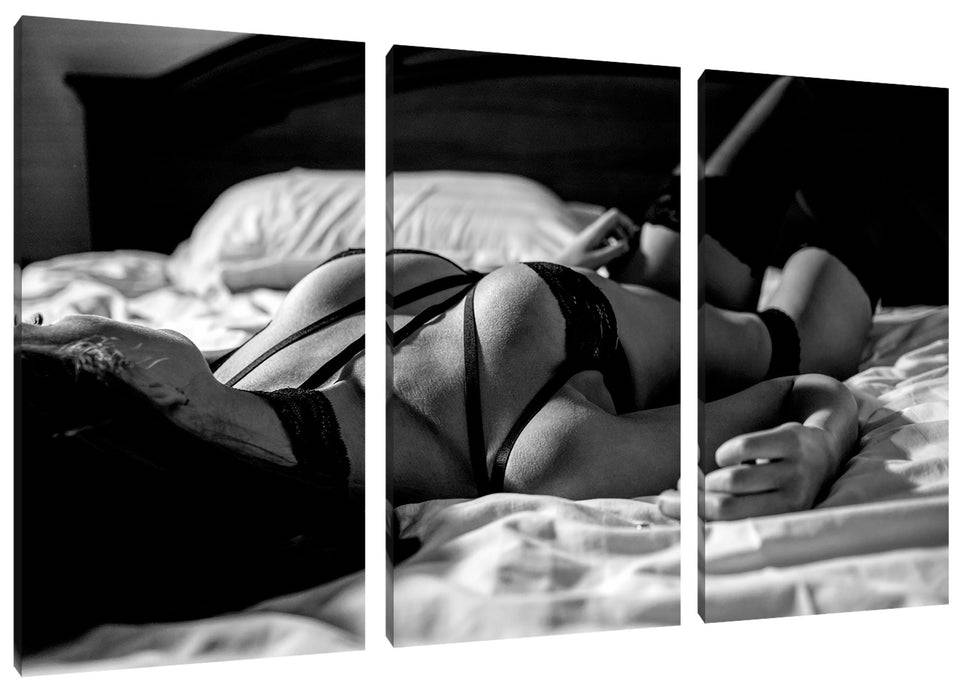 Pixxprint Frau in erotischen Dessous auf Bett, Monochrome, Leinwandbild Zeitbegrenzte Promotion