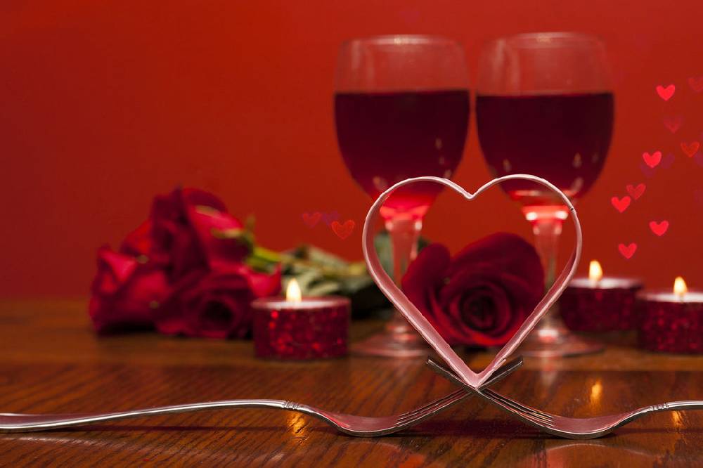 Pixxprint Romantisches Dinner mit Rosen, Glasbild Lagerräumung
