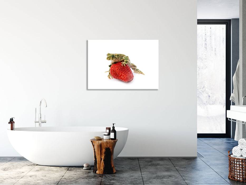 Pixxprint Kleiner Frosch sitzt auf Erdbeere, Glasbild Blitzangebot
