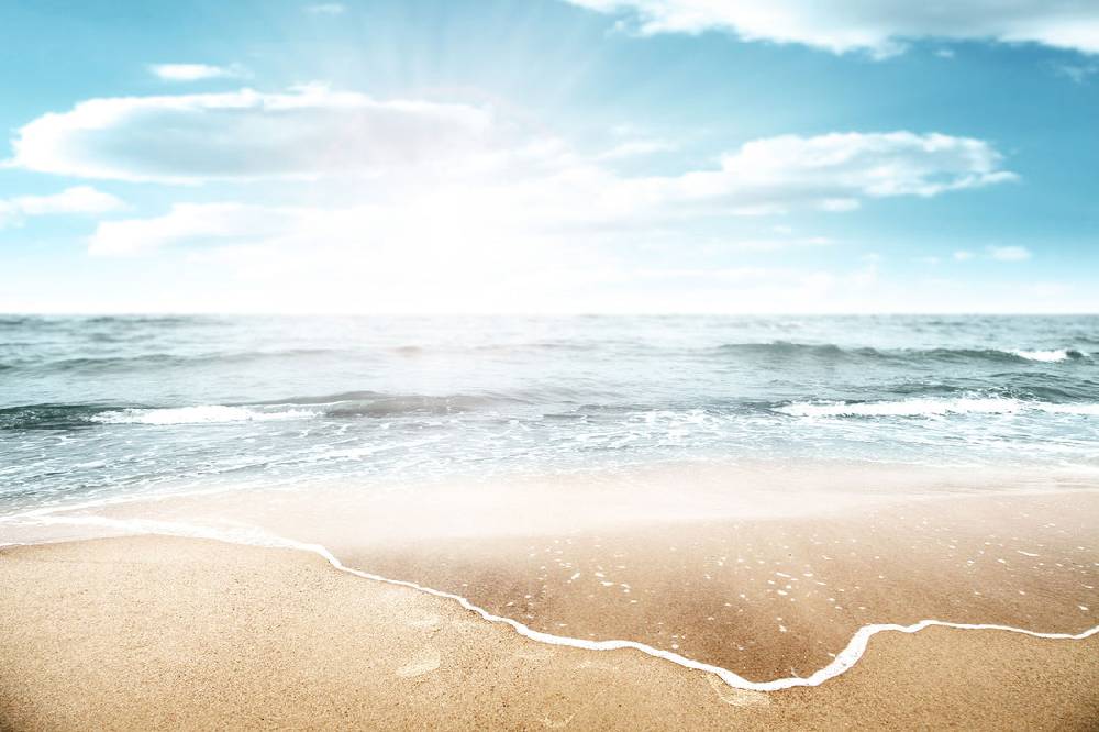 Pixxprint Wunderschöner weißer Sandstrand, Glasbild Discount Store für neue Produkte